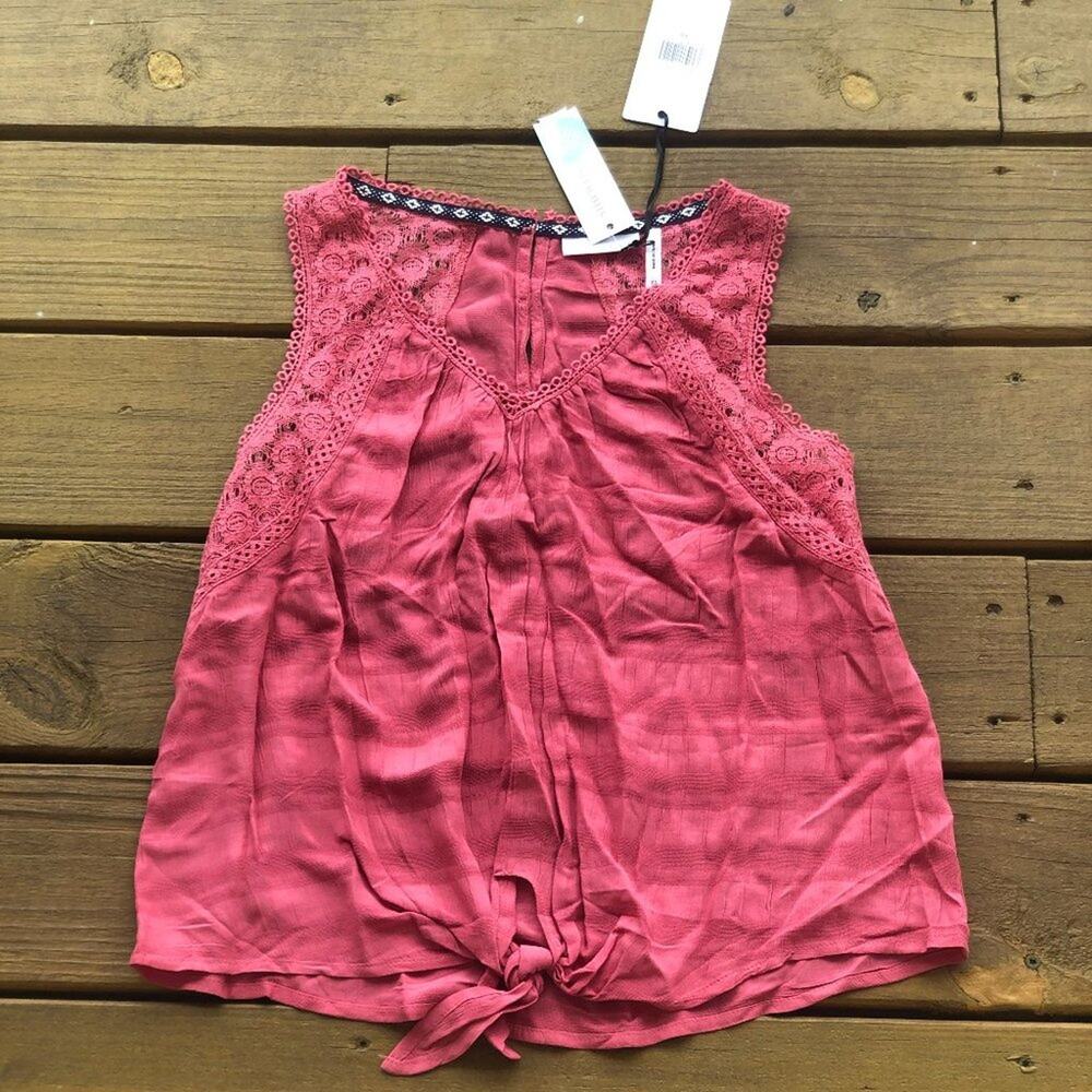 NWT LUQ Crochet Detail Top - Stitch Fix